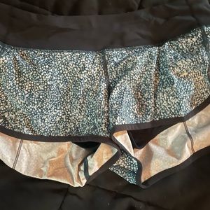 Size 6 Lululemon shorts with liner